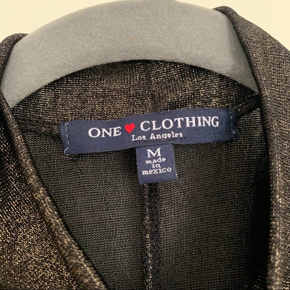 Sleeveless Gold Top - Picture 3 of 4